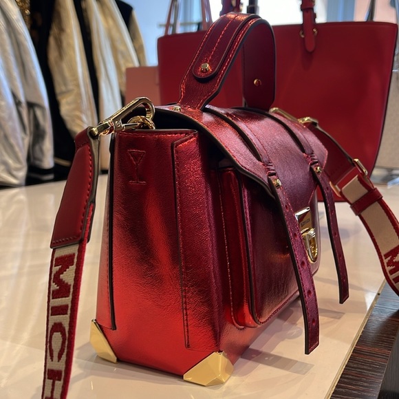 MICHAEL KORS
Manhattan Medium TH SCHOOL Crackled Metallic Leather SATCHEL NWT - Picture 13 of 16